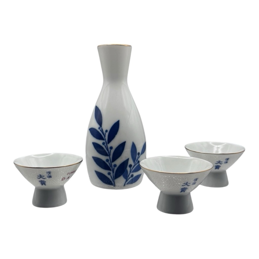 Finest Sake Daisho Japan Blue Flowers Gold Rim 4 Piece Decanter 3 Cups - Picture 3 of 8
